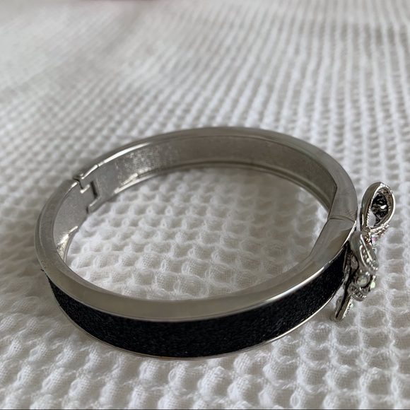 Betsy Johnson Rhinestone Bow Glitter Bangle Bracelet Black/silver - Picture 6 of 12